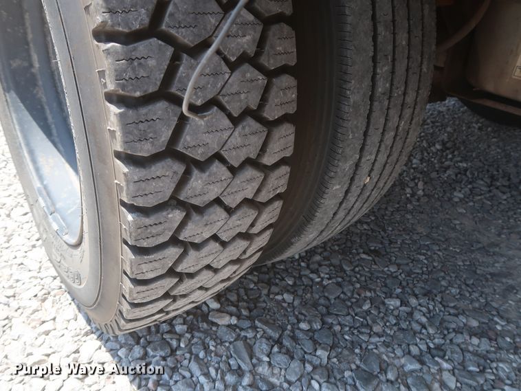 image for item GS9970 2000 Ford F450 Super Duty  bucket truck