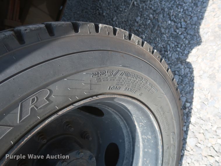 image for item GS9970 2000 Ford F450 Super Duty  bucket truck