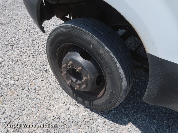 image for item GS9970 2000 Ford F450 Super Duty  bucket truck