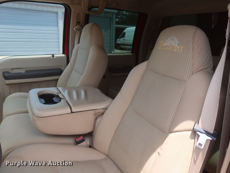 image for item GS9972 2008 Ford F450 Super Duty XL  Crew Cab flatbed truck