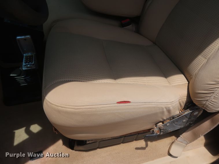 image for item GS9972 2008 Ford F450 Super Duty XL  Crew Cab flatbed truck