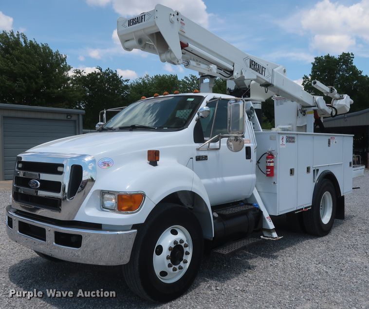 image for item GS9973 2011 Ford F650 Super Duty XL  bucket truck