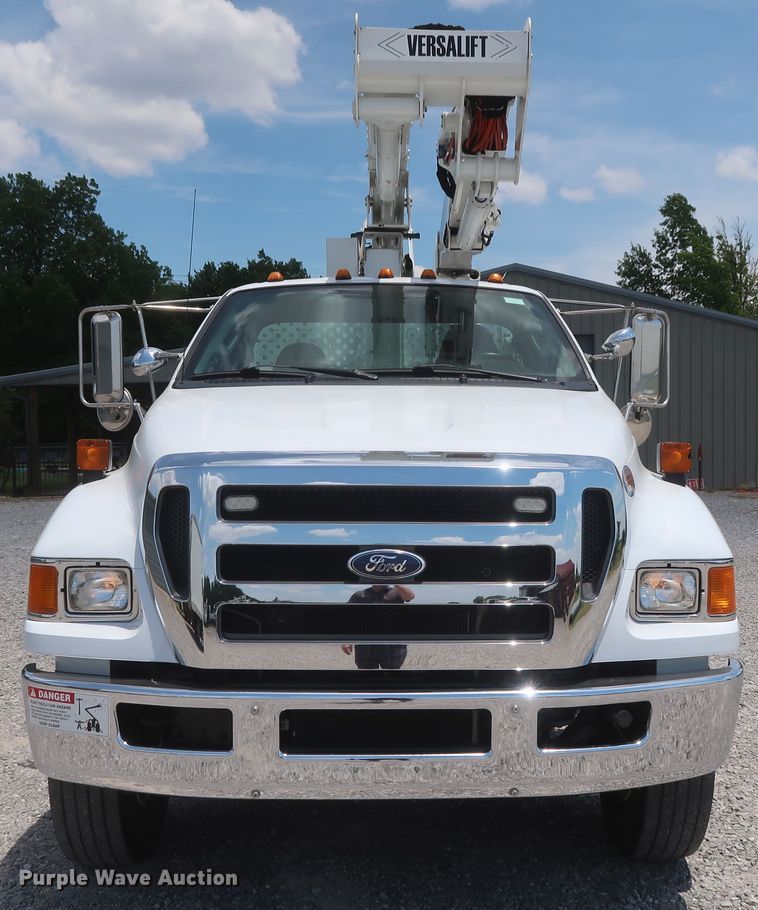 image for item GS9973 2011 Ford F650 Super Duty XL  bucket truck