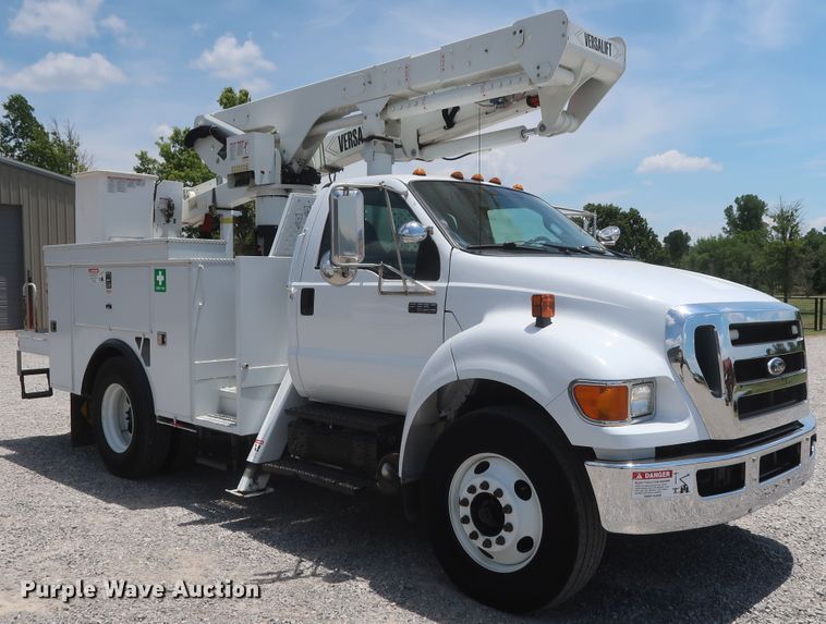 image for item GS9973 2011 Ford F650 Super Duty XL  bucket truck