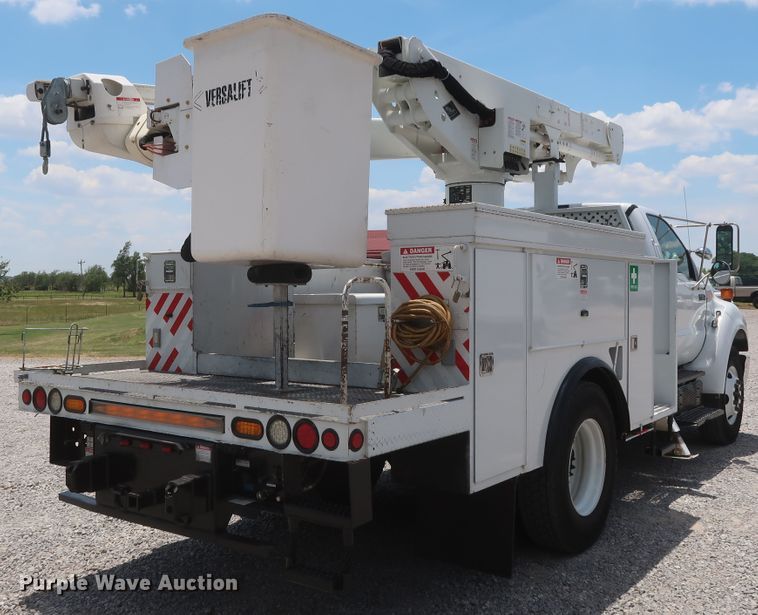 image for item GS9973 2011 Ford F650 Super Duty XL  bucket truck
