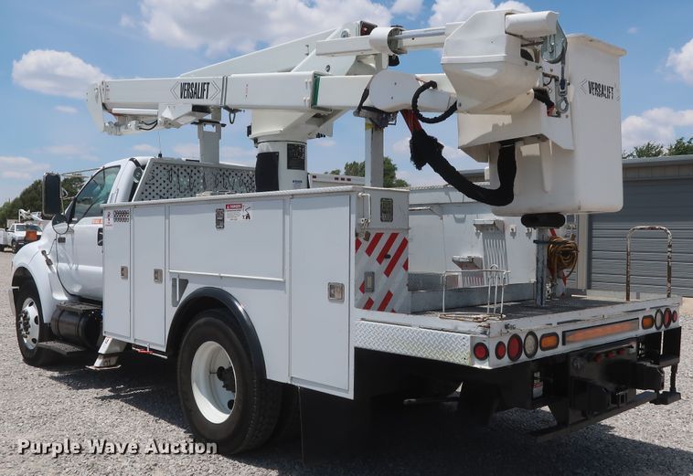 image for item GS9973 2011 Ford F650 Super Duty XL  bucket truck
