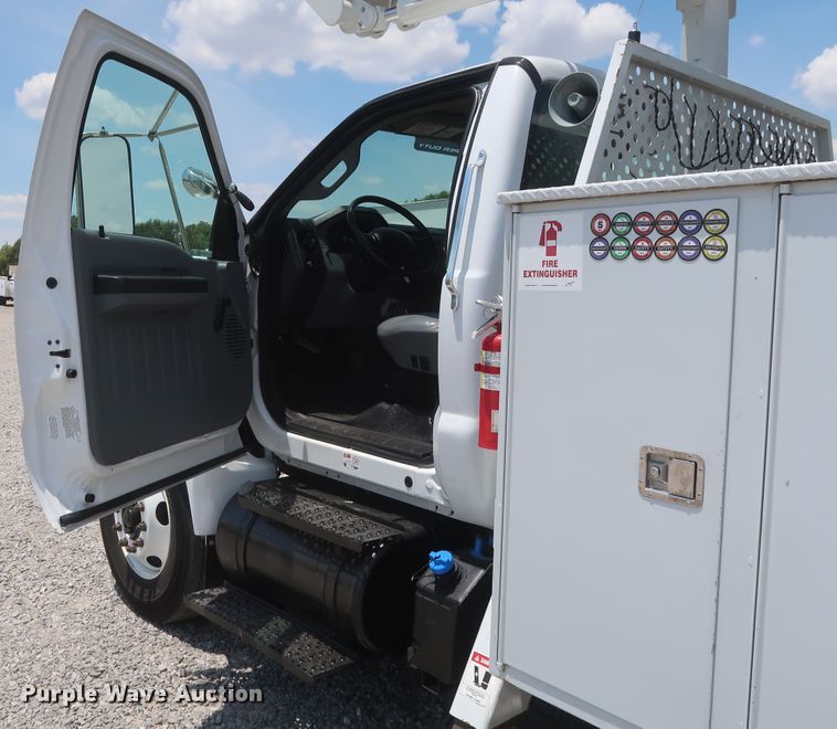 image for item GS9973 2011 Ford F650 Super Duty XL  bucket truck