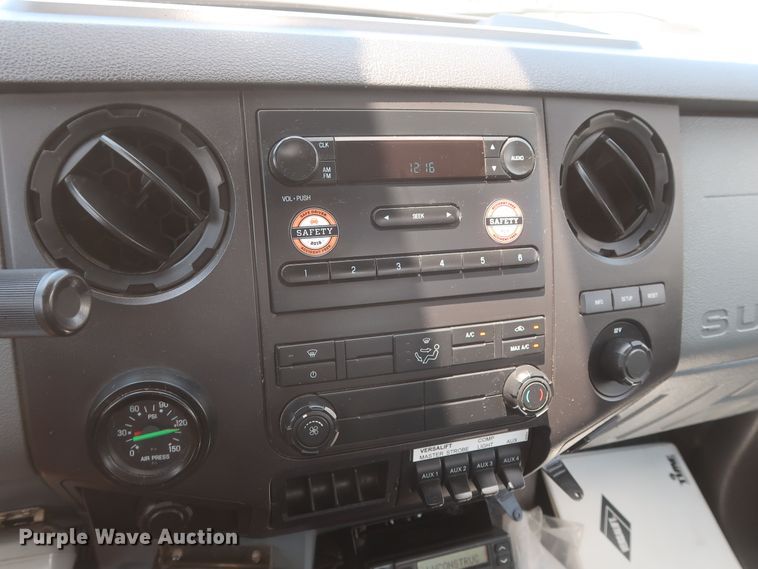 image for item GS9973 2011 Ford F650 Super Duty XL  bucket truck