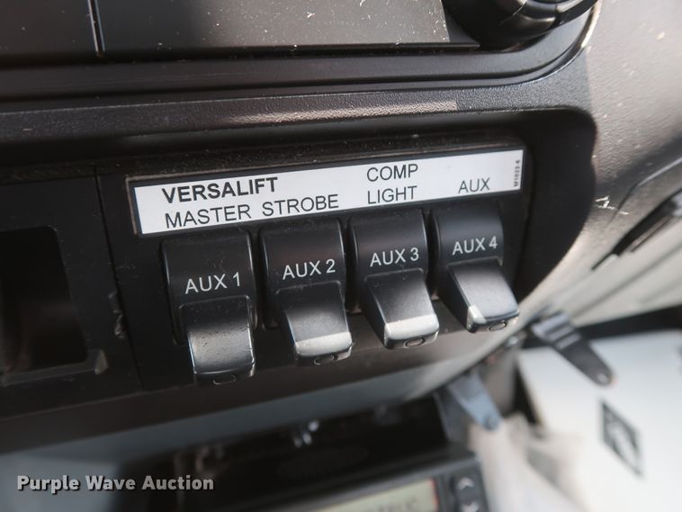 image for item GS9973 2011 Ford F650 Super Duty XL  bucket truck