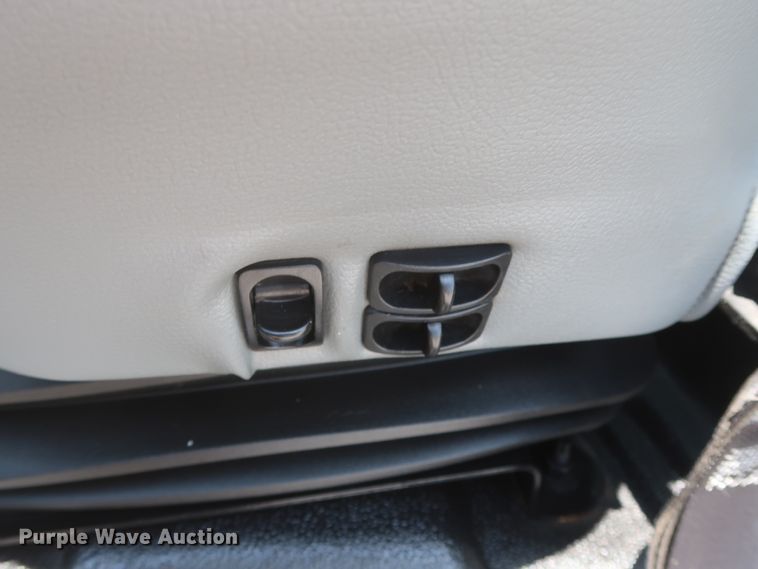 image for item GS9973 2011 Ford F650 Super Duty XL  bucket truck