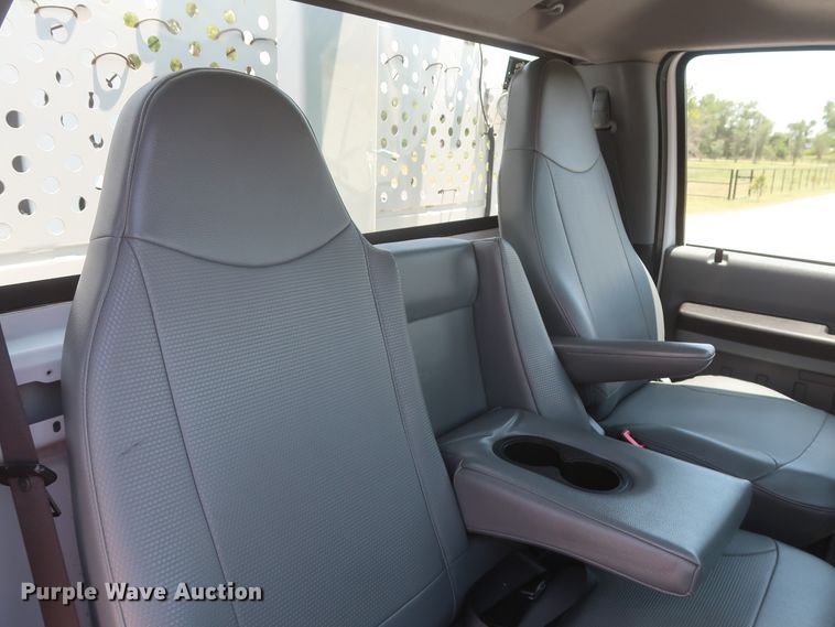 image for item GS9973 2011 Ford F650 Super Duty XL  bucket truck