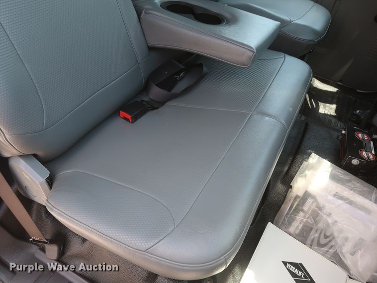 image for item GS9973 2011 Ford F650 Super Duty XL  bucket truck