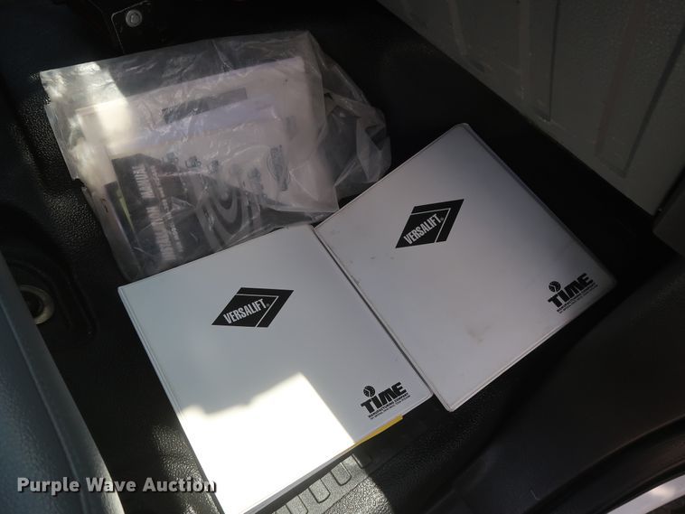 image for item GS9973 2011 Ford F650 Super Duty XL  bucket truck