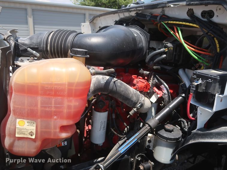 image for item GS9973 2011 Ford F650 Super Duty XL  bucket truck