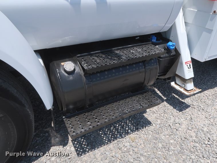 image for item GS9973 2011 Ford F650 Super Duty XL  bucket truck