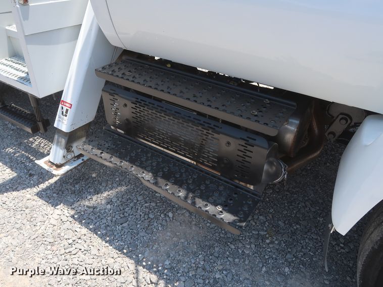 image for item GS9973 2011 Ford F650 Super Duty XL  bucket truck