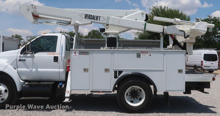 image for item GS9973 2011 Ford F650 Super Duty XL  bucket truck