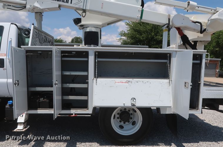 image for item GS9973 2011 Ford F650 Super Duty XL  bucket truck