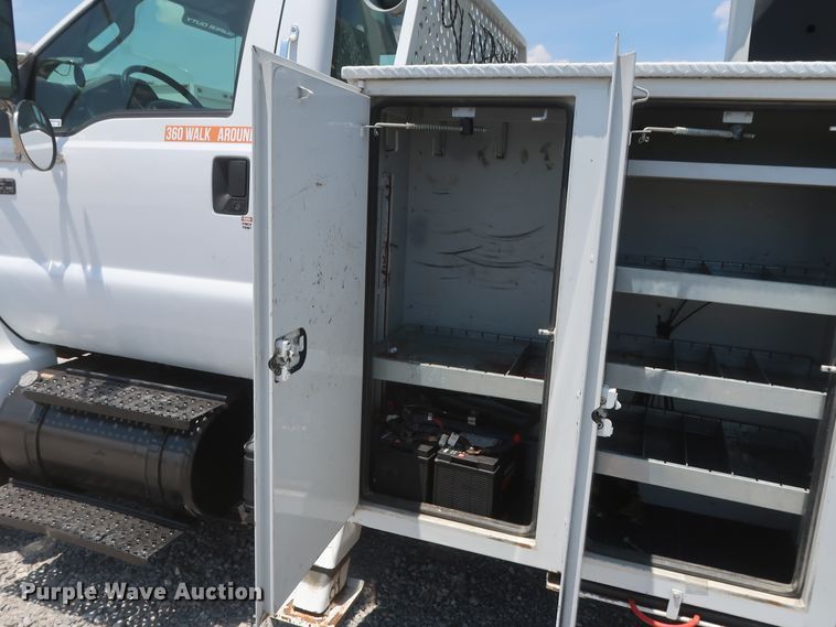 image for item GS9973 2011 Ford F650 Super Duty XL  bucket truck