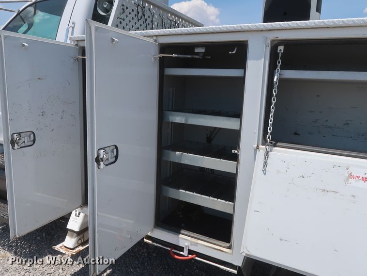 image for item GS9973 2011 Ford F650 Super Duty XL  bucket truck