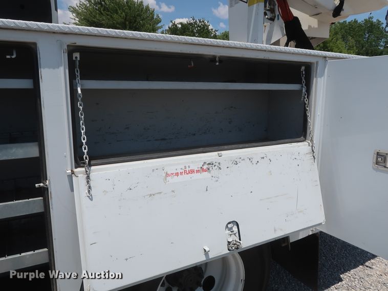 image for item GS9973 2011 Ford F650 Super Duty XL  bucket truck