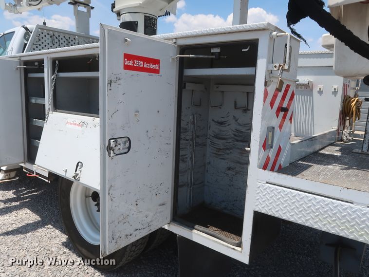 image for item GS9973 2011 Ford F650 Super Duty XL  bucket truck