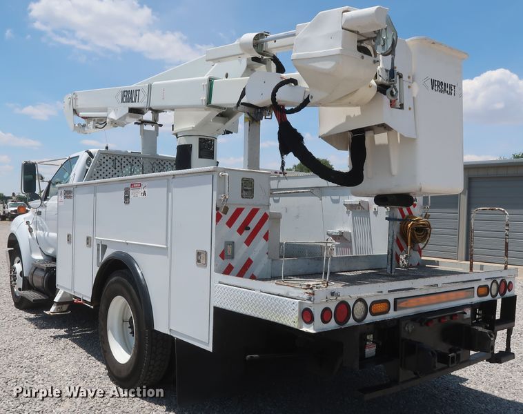 image for item GS9973 2011 Ford F650 Super Duty XL  bucket truck