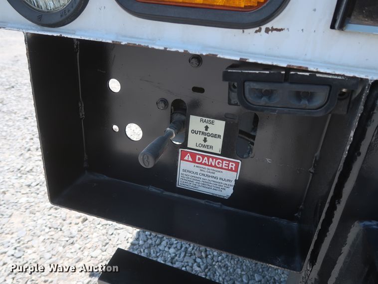 image for item GS9973 2011 Ford F650 Super Duty XL  bucket truck