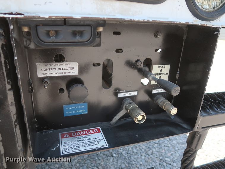 image for item GS9973 2011 Ford F650 Super Duty XL  bucket truck