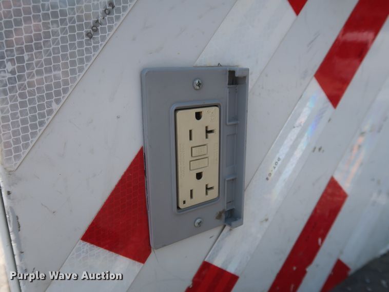 image for item GS9973 2011 Ford F650 Super Duty XL  bucket truck