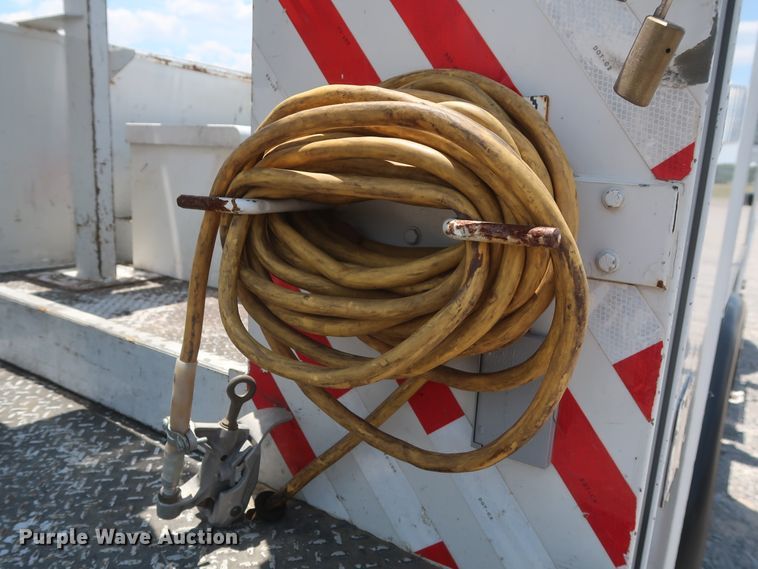 image for item GS9973 2011 Ford F650 Super Duty XL  bucket truck