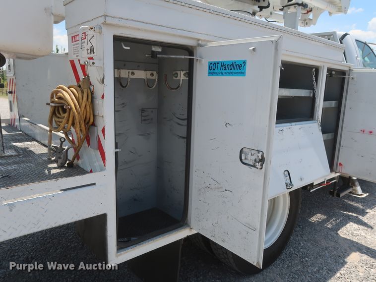 image for item GS9973 2011 Ford F650 Super Duty XL  bucket truck