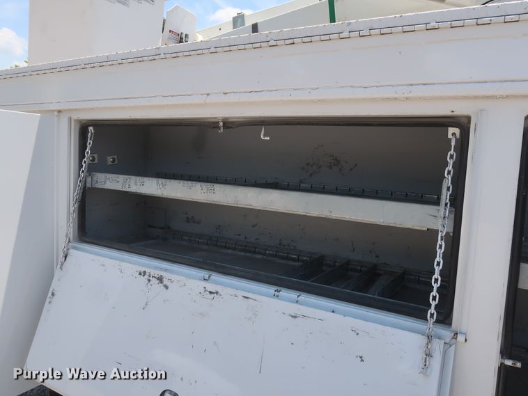 image for item GS9973 2011 Ford F650 Super Duty XL  bucket truck