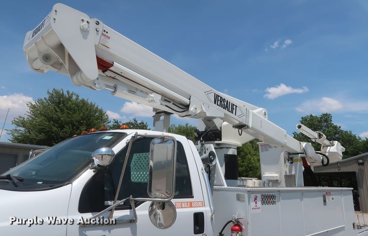 image for item GS9973 2011 Ford F650 Super Duty XL  bucket truck