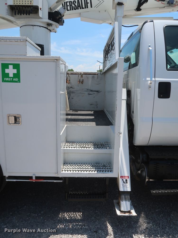 image for item GS9973 2011 Ford F650 Super Duty XL  bucket truck