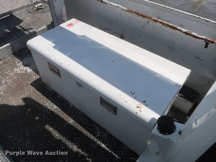 image for item GS9973 2011 Ford F650 Super Duty XL  bucket truck