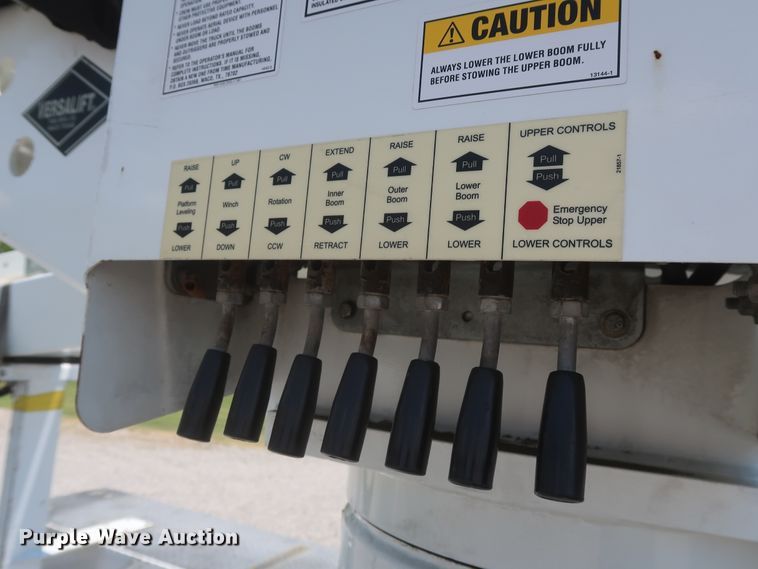 image for item GS9973 2011 Ford F650 Super Duty XL  bucket truck