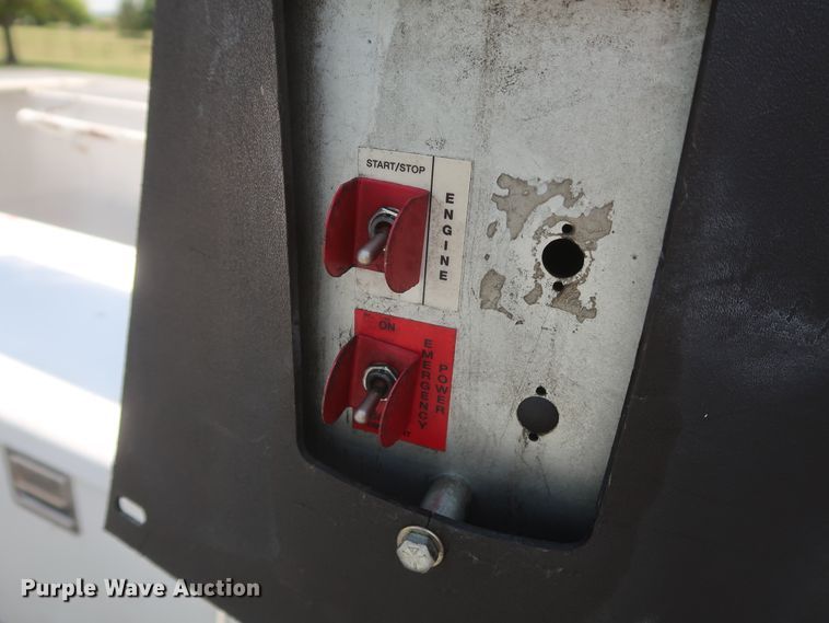 image for item GS9973 2011 Ford F650 Super Duty XL  bucket truck