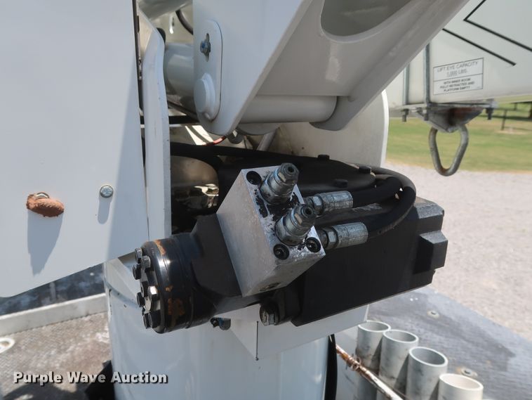 image for item GS9973 2011 Ford F650 Super Duty XL  bucket truck