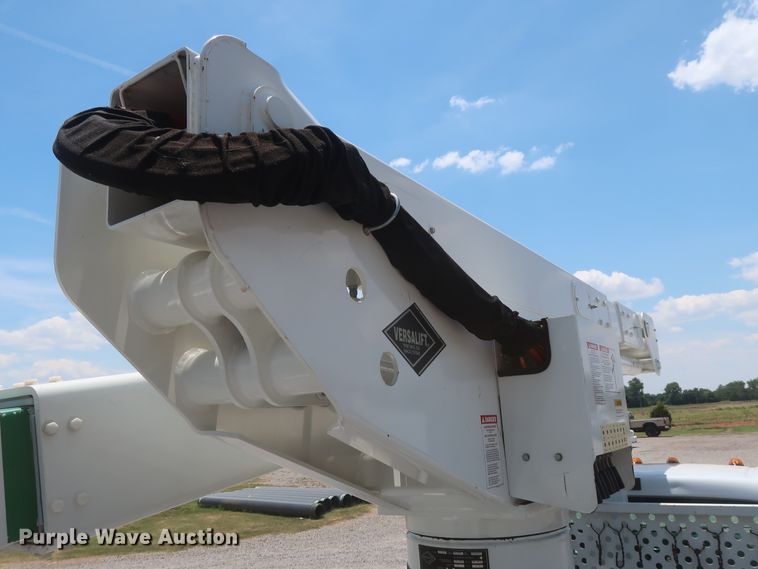 image for item GS9973 2011 Ford F650 Super Duty XL  bucket truck