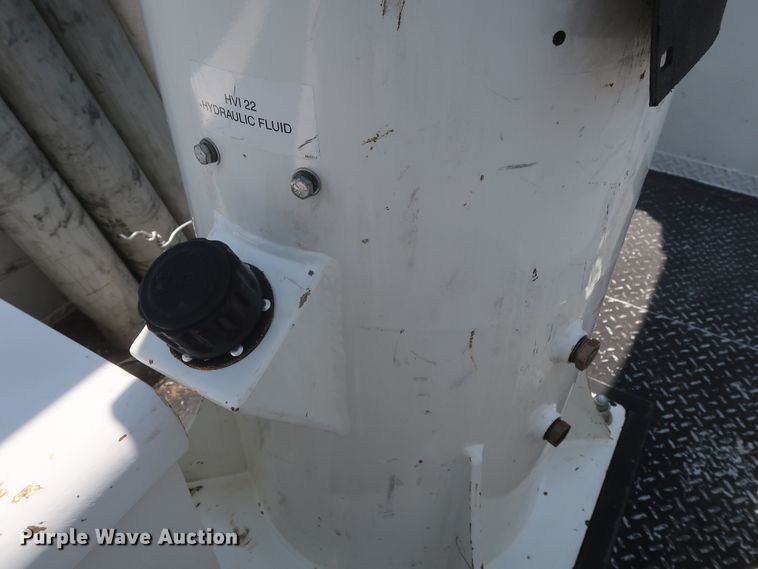 image for item GS9973 2011 Ford F650 Super Duty XL  bucket truck