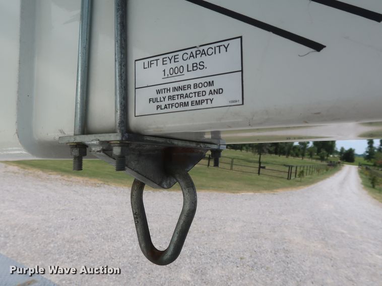 image for item GS9973 2011 Ford F650 Super Duty XL  bucket truck