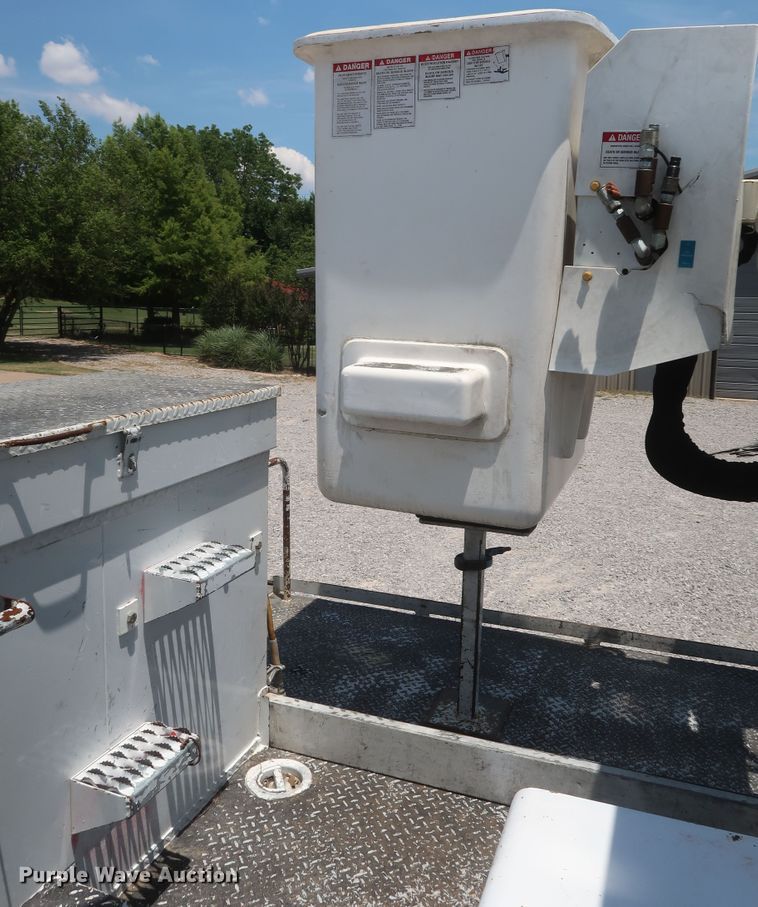 image for item GS9973 2011 Ford F650 Super Duty XL  bucket truck