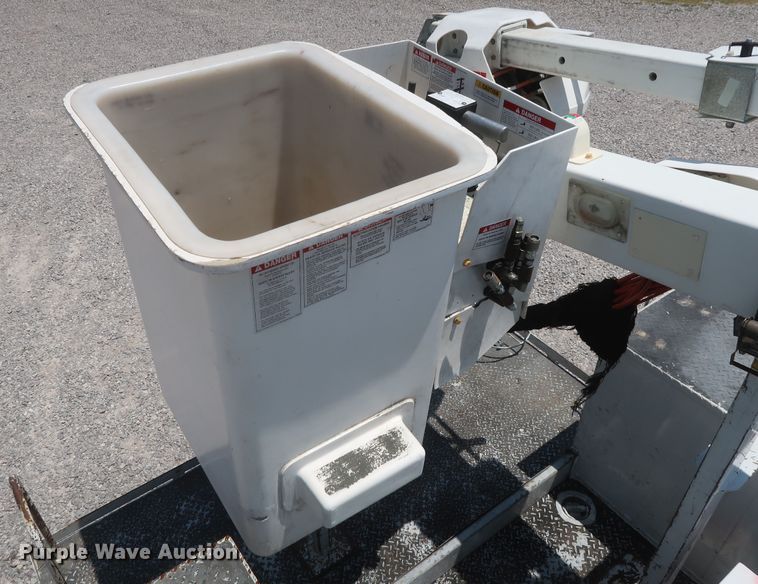 image for item GS9973 2011 Ford F650 Super Duty XL  bucket truck