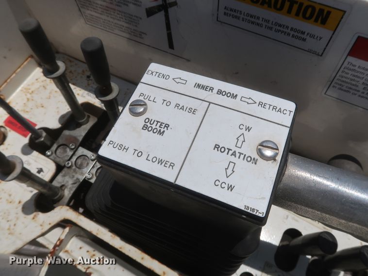 image for item GS9973 2011 Ford F650 Super Duty XL  bucket truck