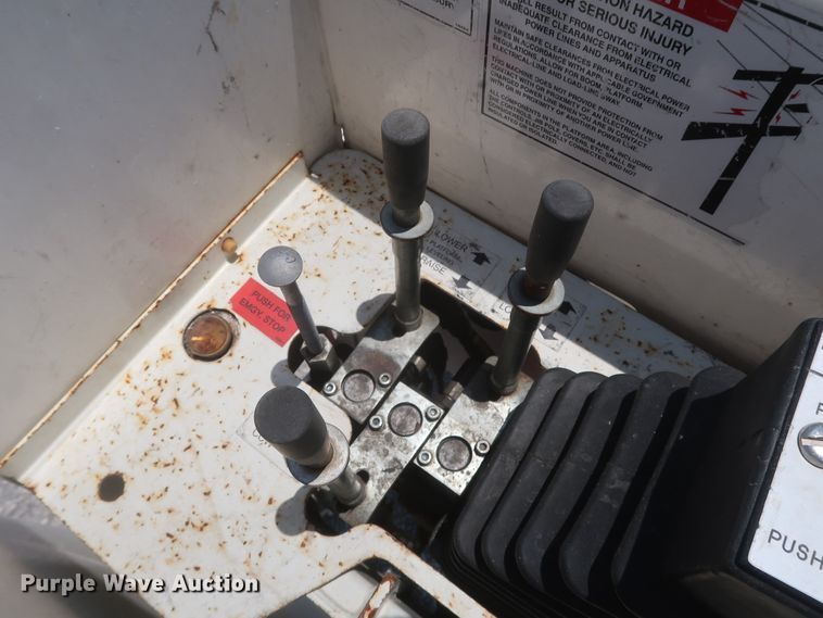 image for item GS9973 2011 Ford F650 Super Duty XL  bucket truck