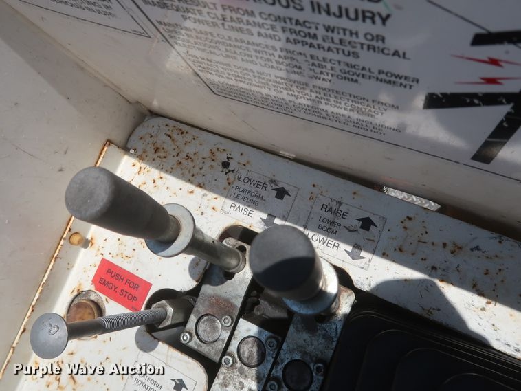 image for item GS9973 2011 Ford F650 Super Duty XL  bucket truck