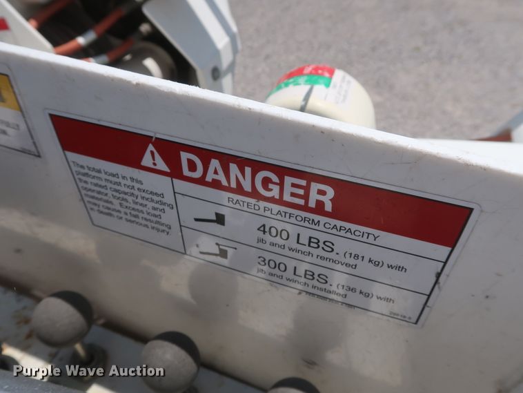 image for item GS9973 2011 Ford F650 Super Duty XL  bucket truck