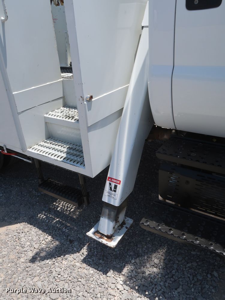 image for item GS9973 2011 Ford F650 Super Duty XL  bucket truck