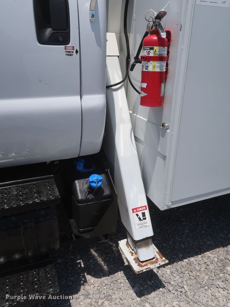 image for item GS9973 2011 Ford F650 Super Duty XL  bucket truck